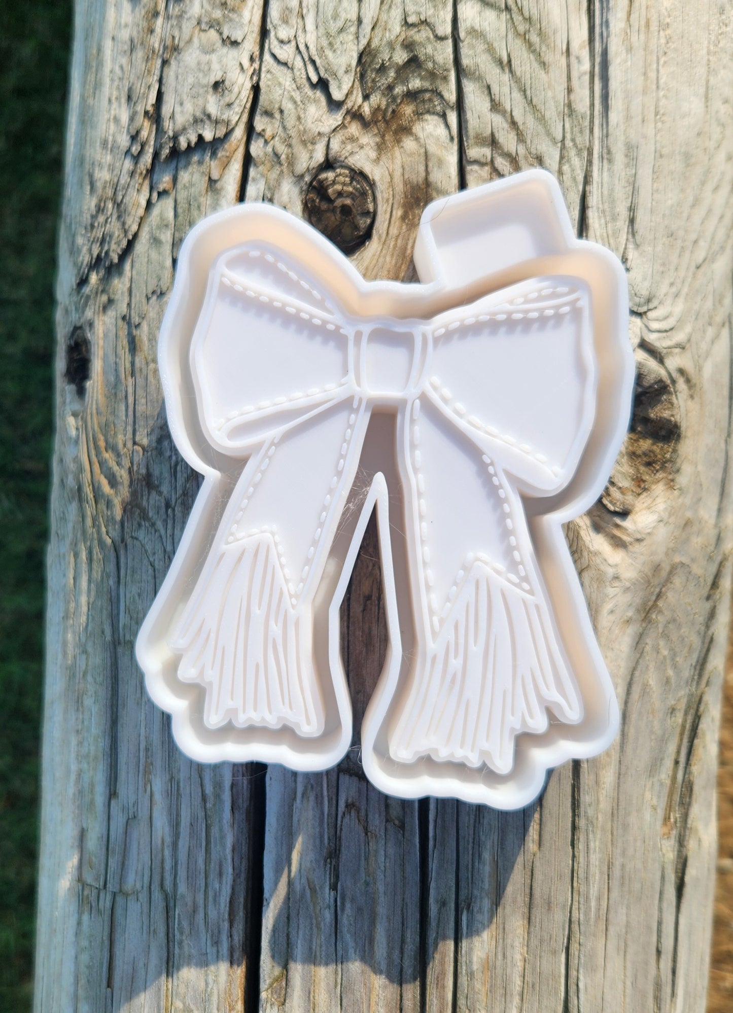 Bow with fringe silicone mold